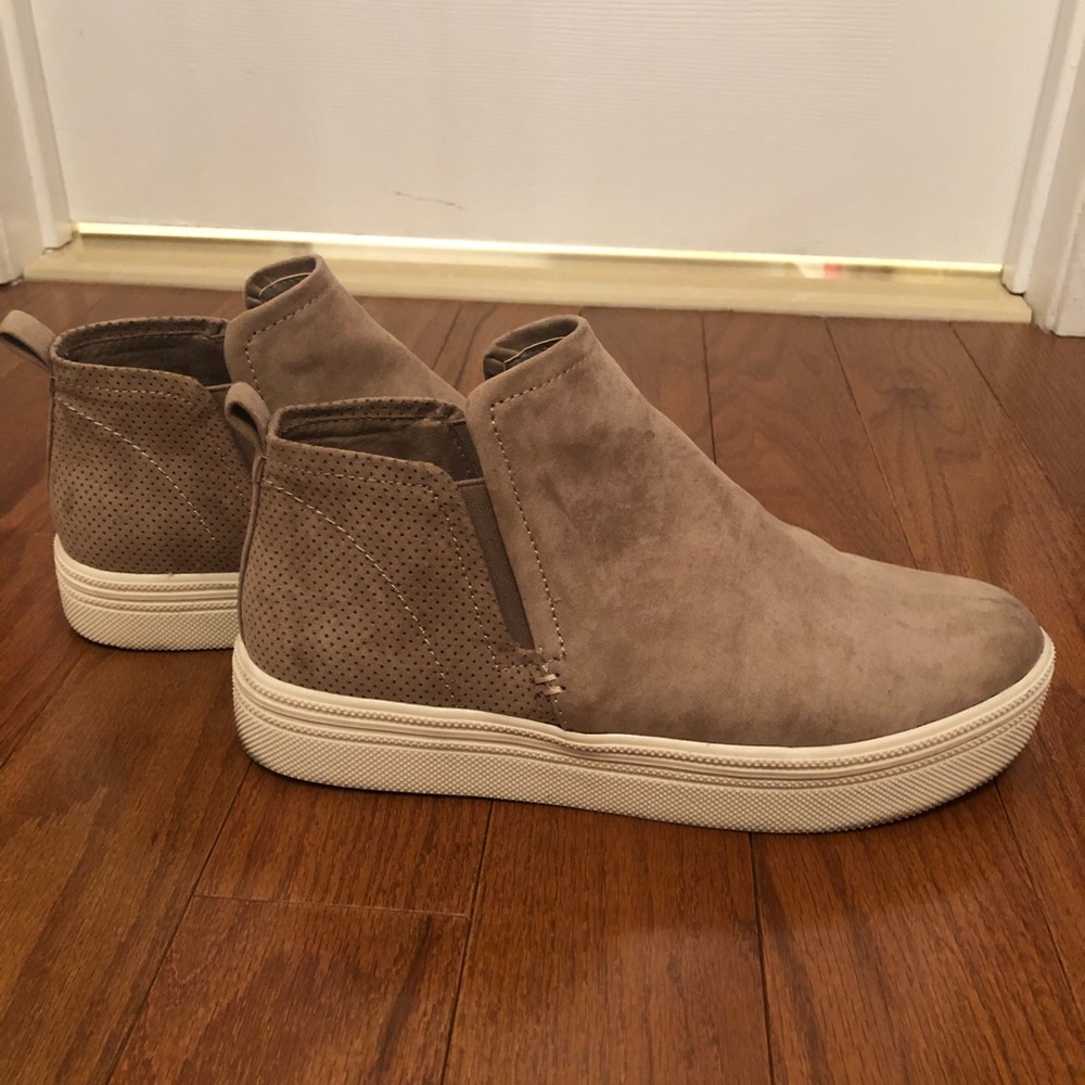 Wedge/sneaker high tops
